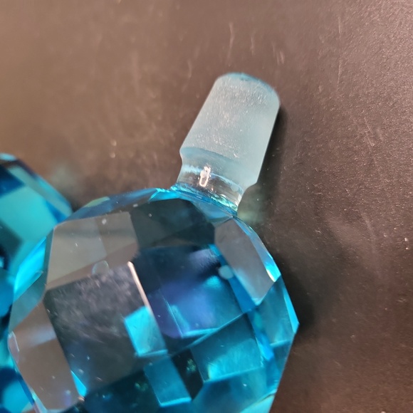 Vintage Blue Faceted Crystal Glass Perfume Bottle - Picture 7 of 11